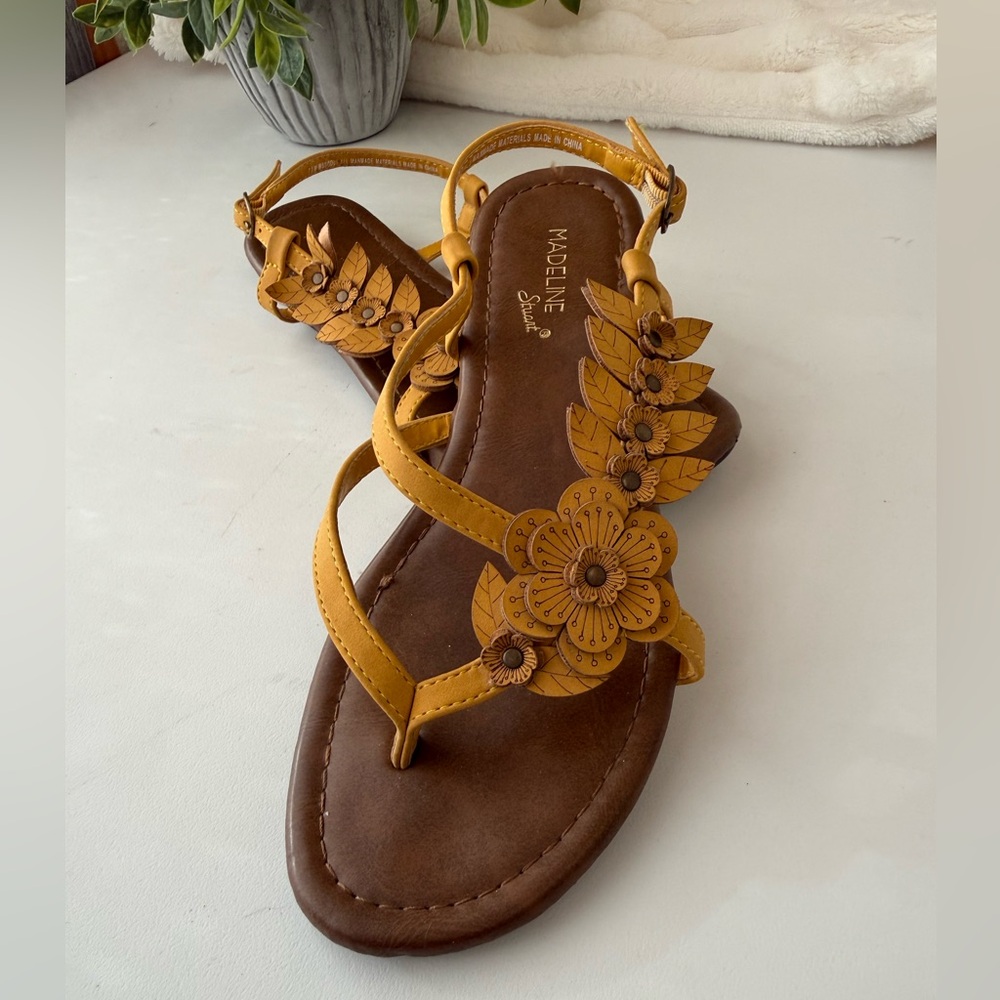 Madeline Stuart floral sandals 7.5